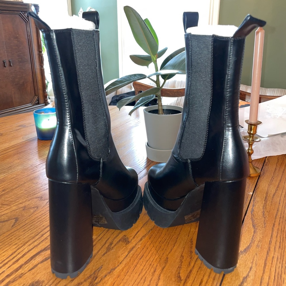 Ring the alarm Dolls Kill platform boots - Picture 5 of 8